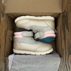 Munchkin Baby Walker Shoes/ Boots - Harry Ivory 6 Toddler Metallics